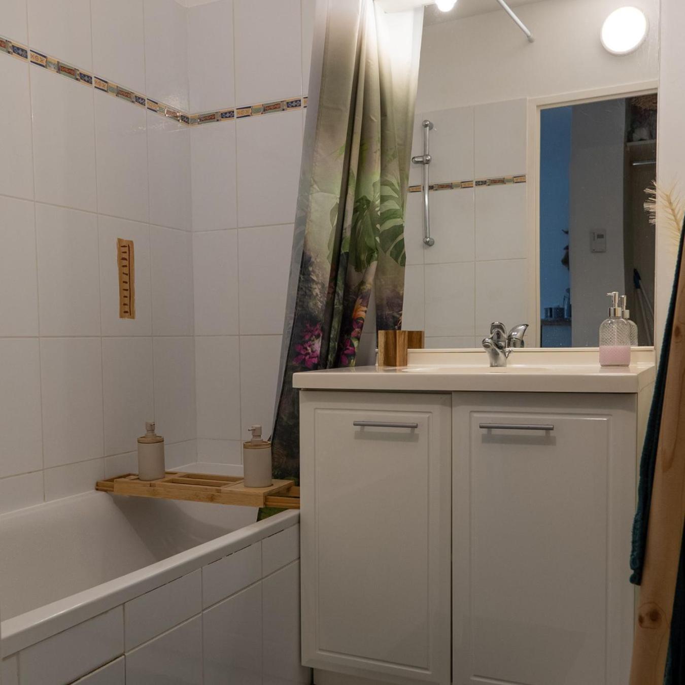 Cosy, Calme, Lumineux, Balcon, Parking Apartment *